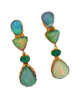 Dangle earring with opals and emeralds, 18k